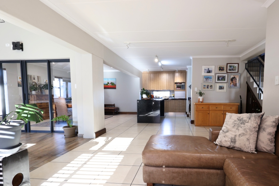 To Let 3 Bedroom Property for Rent in Protea Heights Western Cape